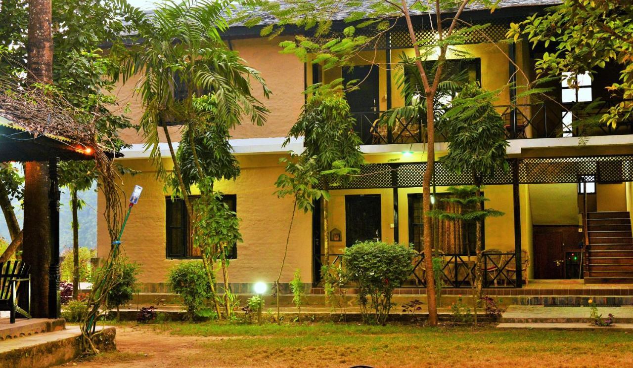 Hotel Parkside & Swimming Pool-Between Greenery And Azure ,Your Perfect Retreat Chitwan Eksteriør bilde