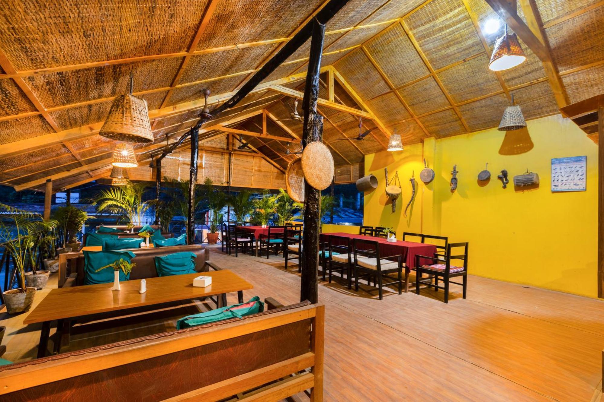Hotel Parkside & Swimming Pool-Between Greenery And Azure ,Your Perfect Retreat Chitwan Eksteriør bilde