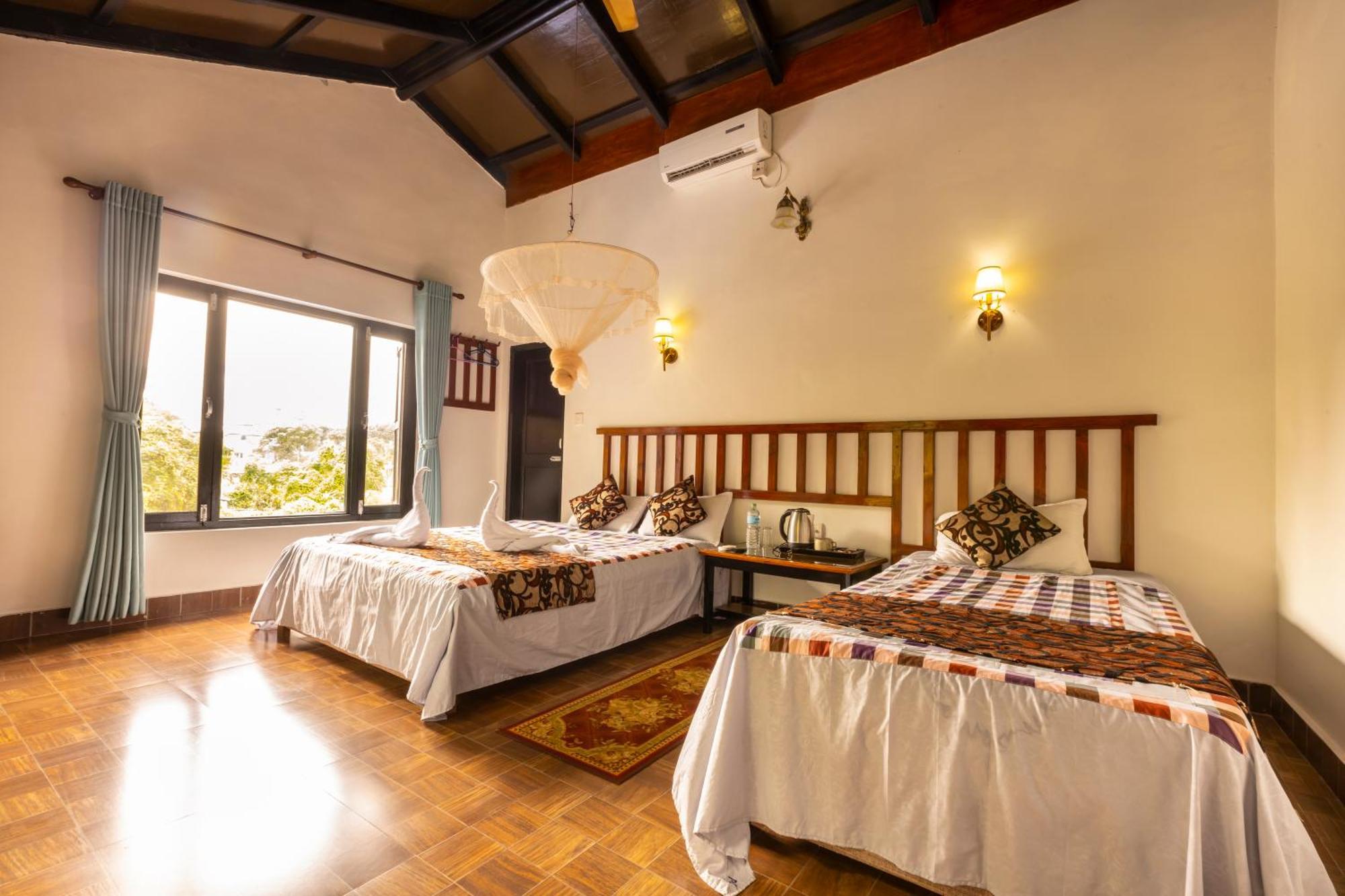 Hotel Parkside & Swimming Pool-Between Greenery And Azure ,Your Perfect Retreat Chitwan Eksteriør bilde