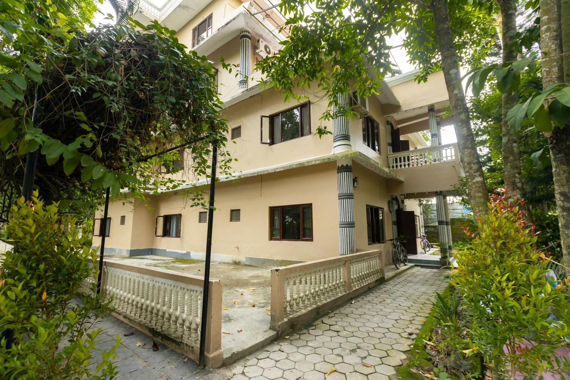 Hotel Parkside & Swimming Pool-Between Greenery And Azure ,Your Perfect Retreat Chitwan Eksteriør bilde