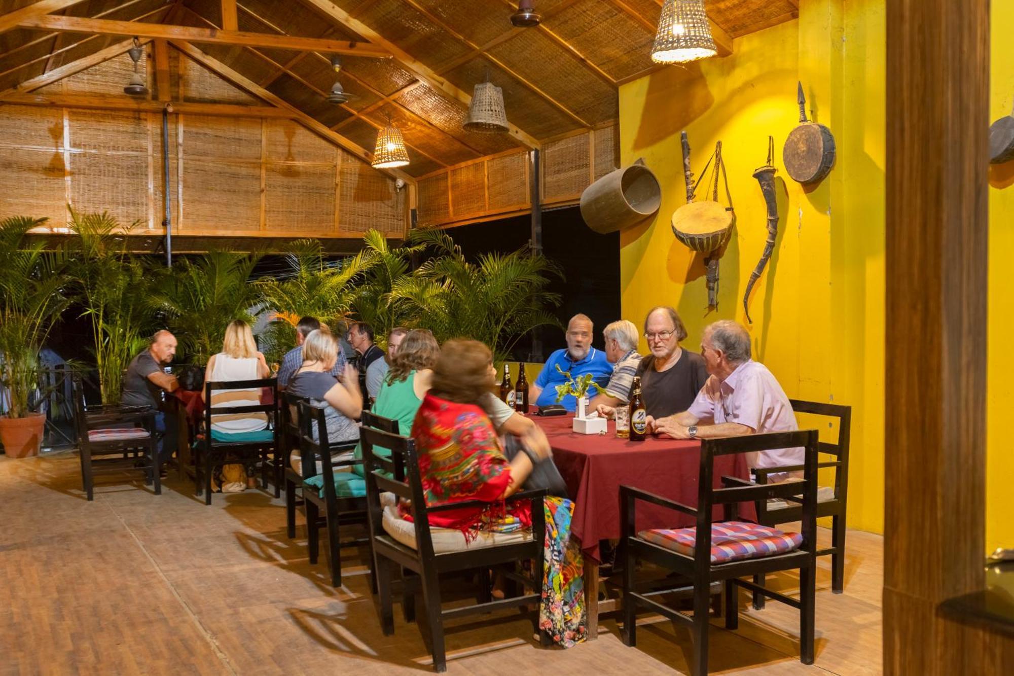 Hotel Parkside & Swimming Pool-Between Greenery And Azure ,Your Perfect Retreat Chitwan Eksteriør bilde