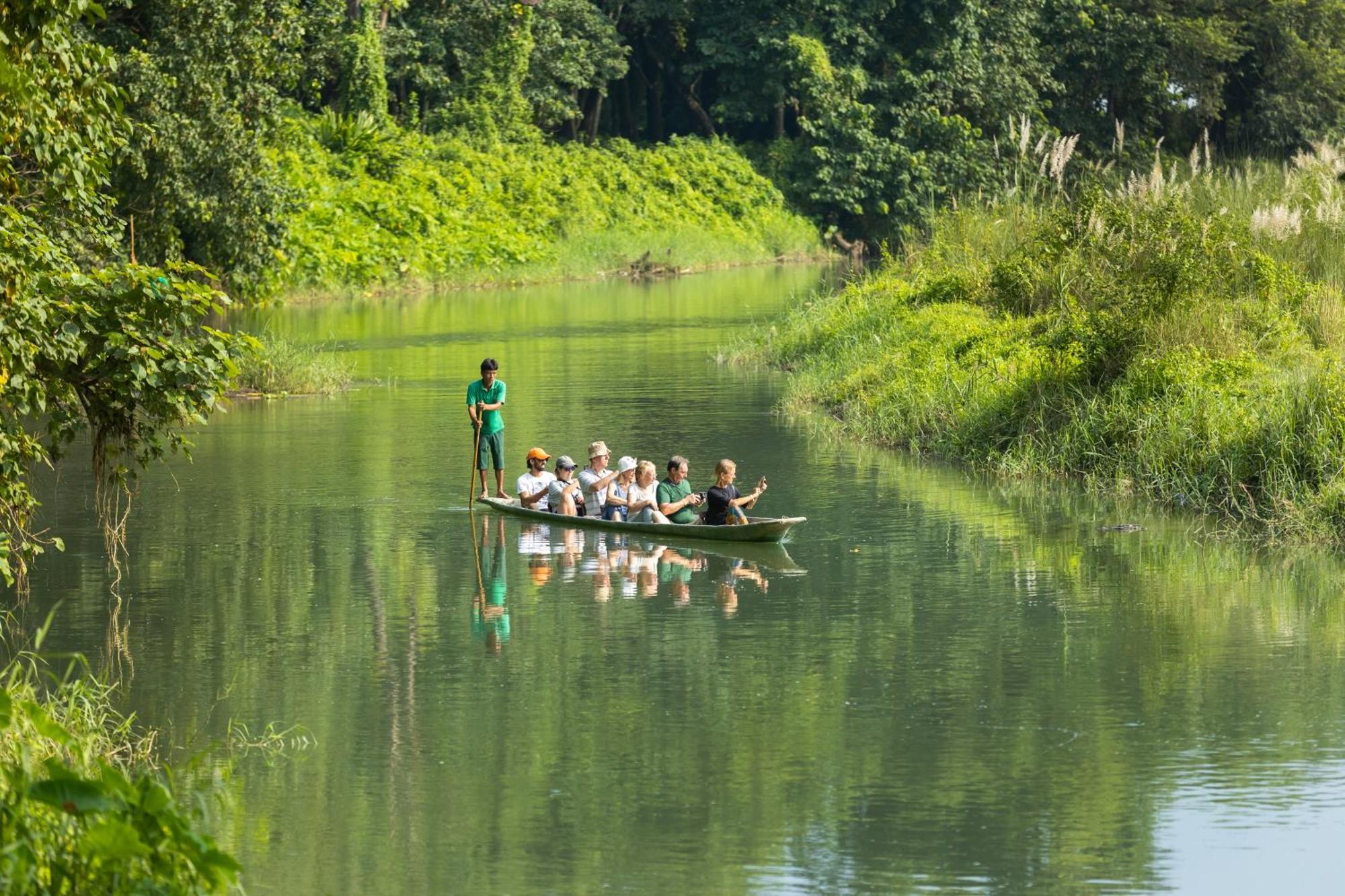 Hotel Parkside & Swimming Pool-Between Greenery And Azure ,Your Perfect Retreat Chitwan Eksteriør bilde
