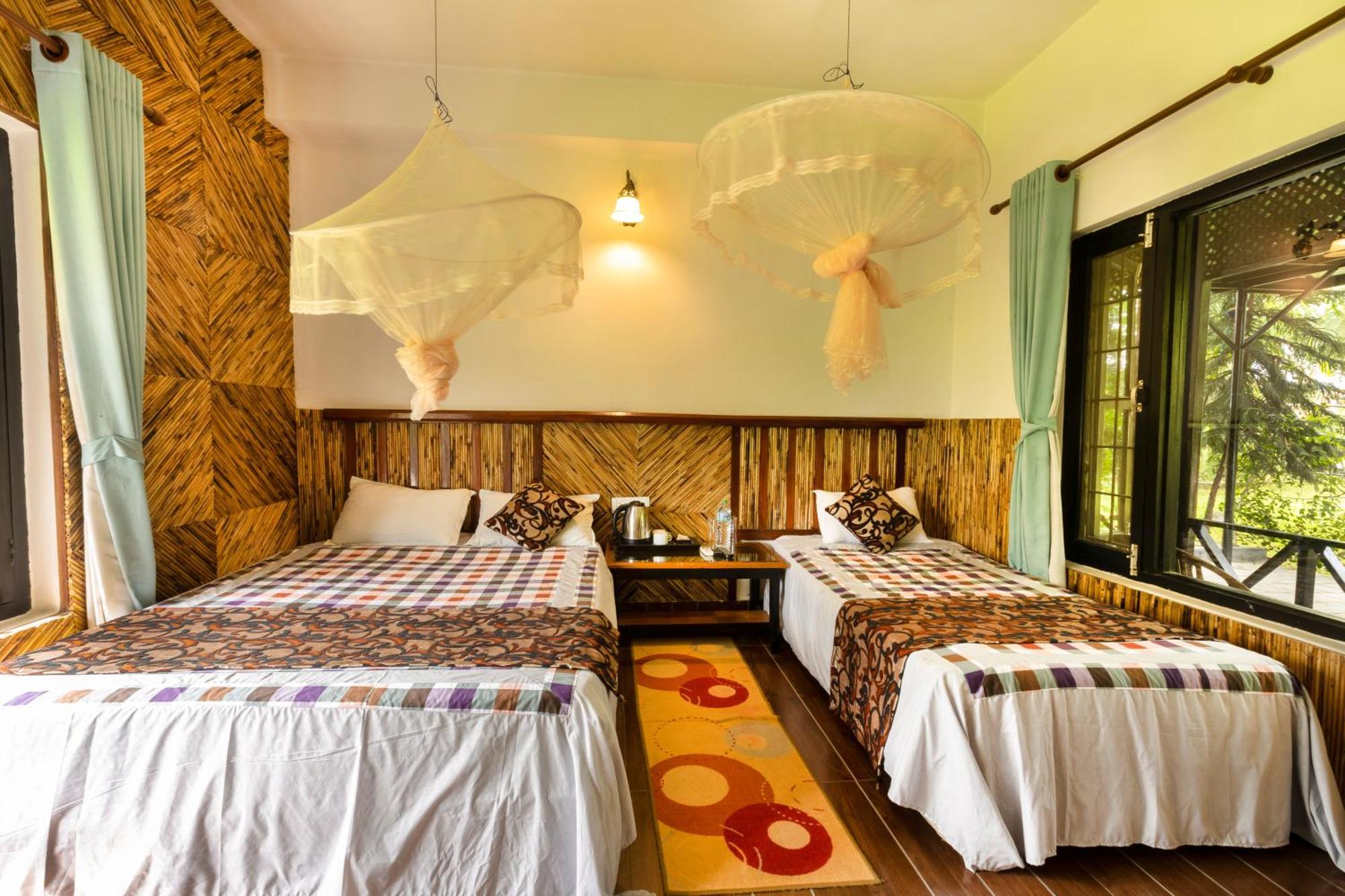 Hotel Parkside & Swimming Pool-Between Greenery And Azure ,Your Perfect Retreat Chitwan Eksteriør bilde